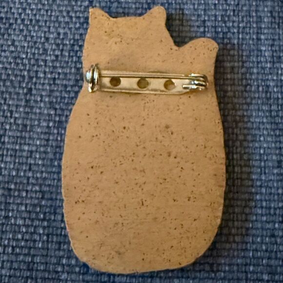 Vintage 1980’s Wooden Brown Striped Tabby Cat Brooch Pin with C clasp. - Picture 3 of 3